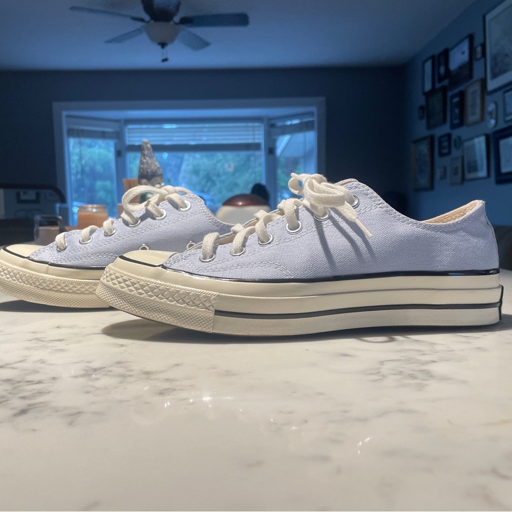 Women’s Size 8 Converse - Picture 2 of 7